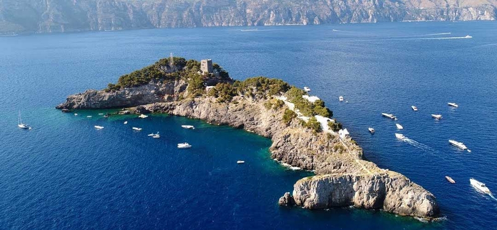 overhead view of Li Galli motor boat tour to Li Galli