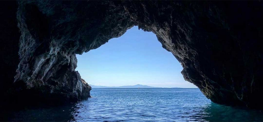 guided boat trip to Pandora Grotto in Maiori