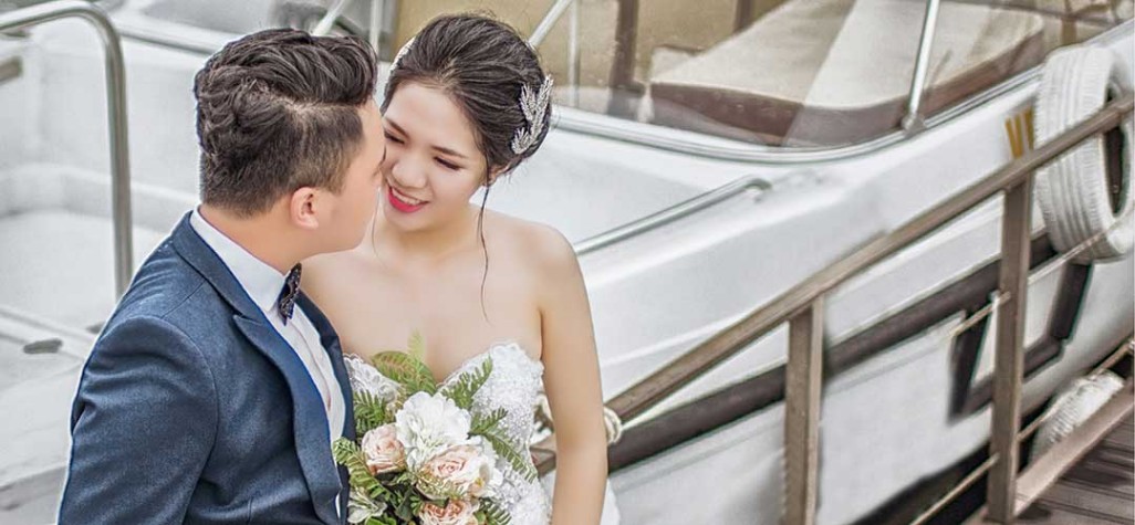 wedding photoshoot by boat