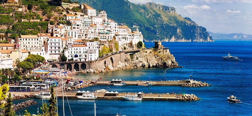 litorale di Amalfi con Torre Saracena transfer in barca Amalfi