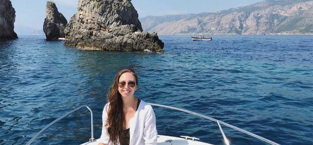 cliente sorridente a Capri escursioni in barca guidate Praiano