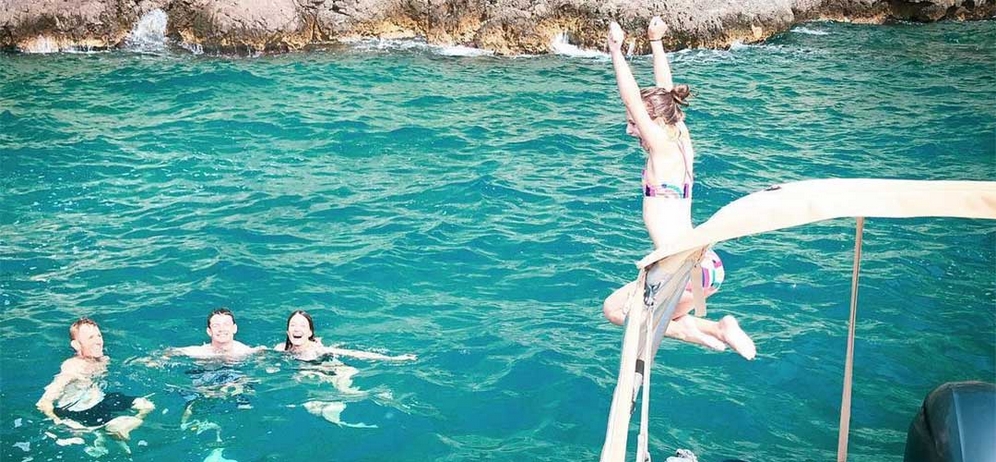 tuffi dalla barca immersioni e snorkeling Sorrento